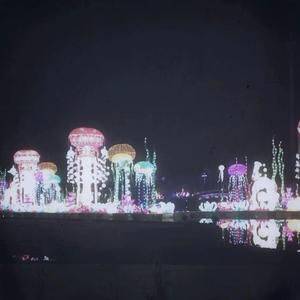 我解开胸罩喂男朋友吃奶
