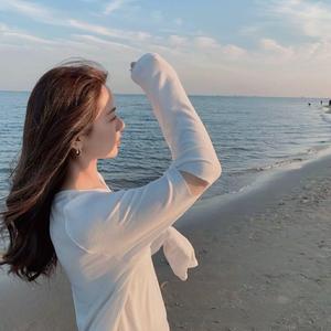 我解开胸罩喂男朋友吃奶
