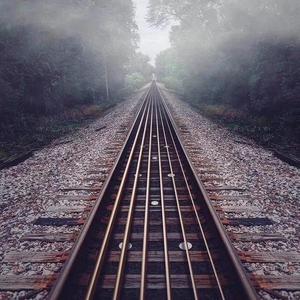 亲嘴脱内衣扒胸摸下奶
